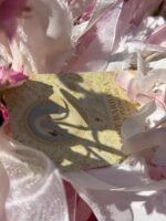 Pink Роскошная композиция с розами и пионовидными цветами в нежных розовых тонах.