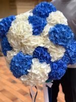 White & Azure Роскошный букет из белых и azure гортензий, символизирующий элегантность и свежесть.