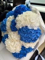 Нежный букет из гидраней в белых и лазурных оттенках, олицетворяющий "White & Azure".