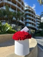 Кутюрная коробка "L’Amour Rouge" с 101 идеально отобранной красной розой.