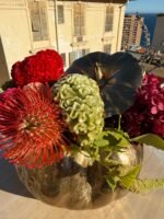 Velvet Осенний букет в золотой тыкве с бархатистой целозией и экзотическими цветами.