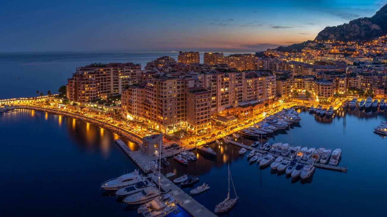 Buy flowers Monaco luxury bouquet