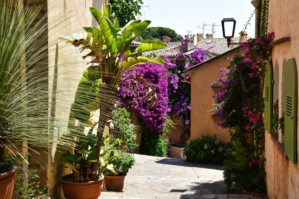 Floral styling luxury Riviera villa